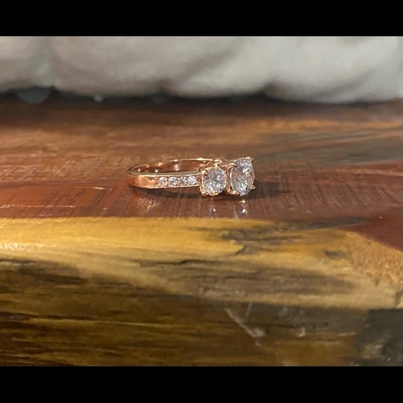 Dazzling 3 Stone Rose Gold Ring - Picture 4 of 5